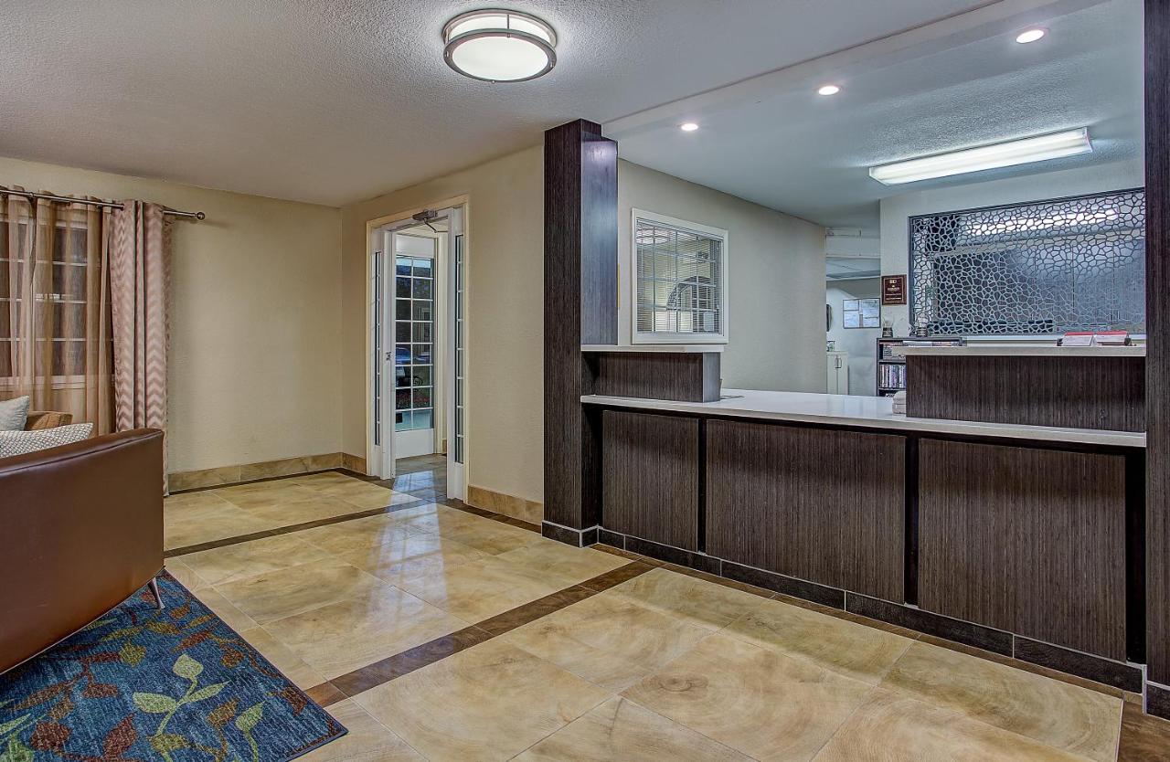 Candlewood Suites Louisville Airport By Ihg Bagian luar foto