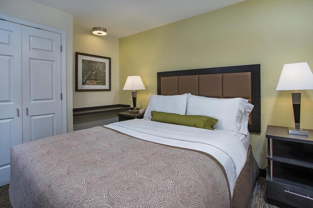 Candlewood Suites Louisville Airport By Ihg Bagian luar foto